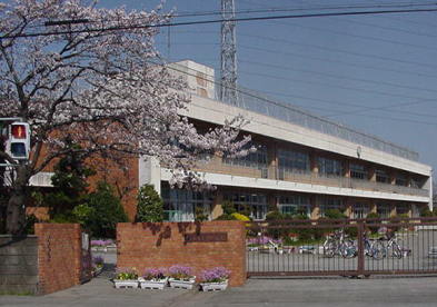 川口市立里小学校 川口市立里小学校